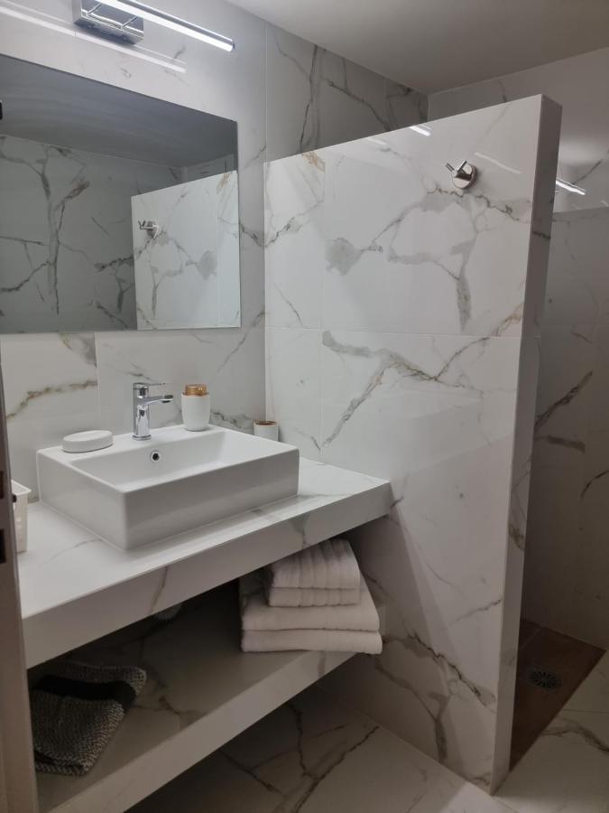 Bmv Apartments Атина Екстериор снимка