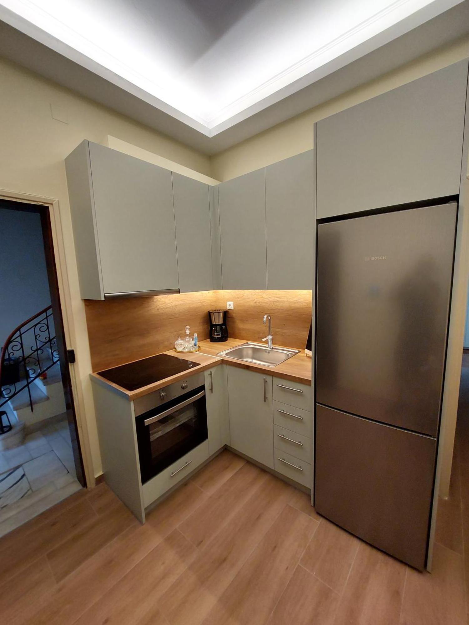 Bmv Apartments Атина Екстериор снимка